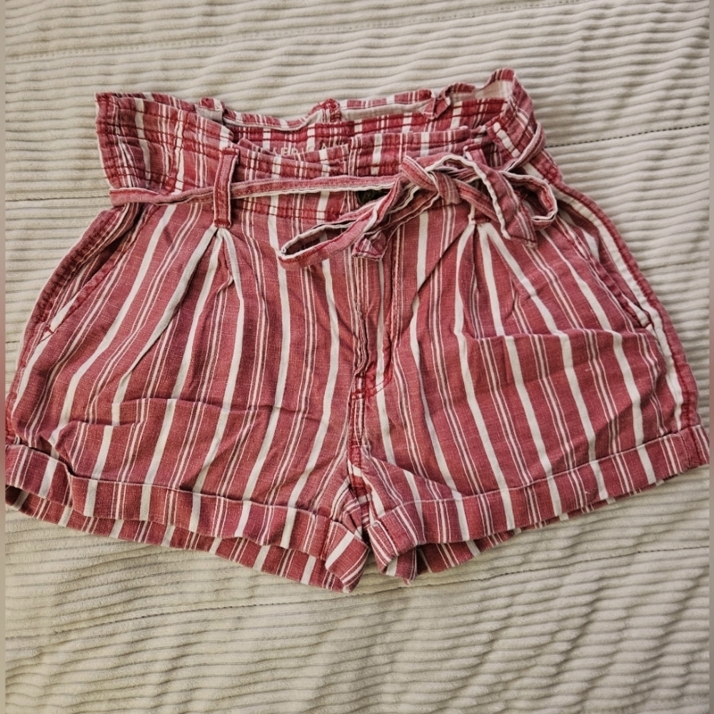 American Eagle Striped Red and White Women's Shorts. Size 00
